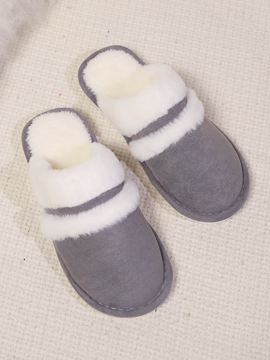 Contrast Faux Fur Round Toe Slippers